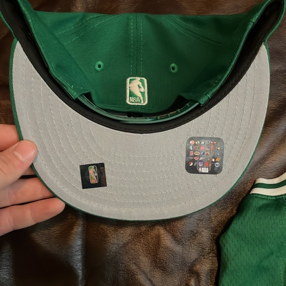 Celtics full uniform plus 2 hats - Picture 3 of 15